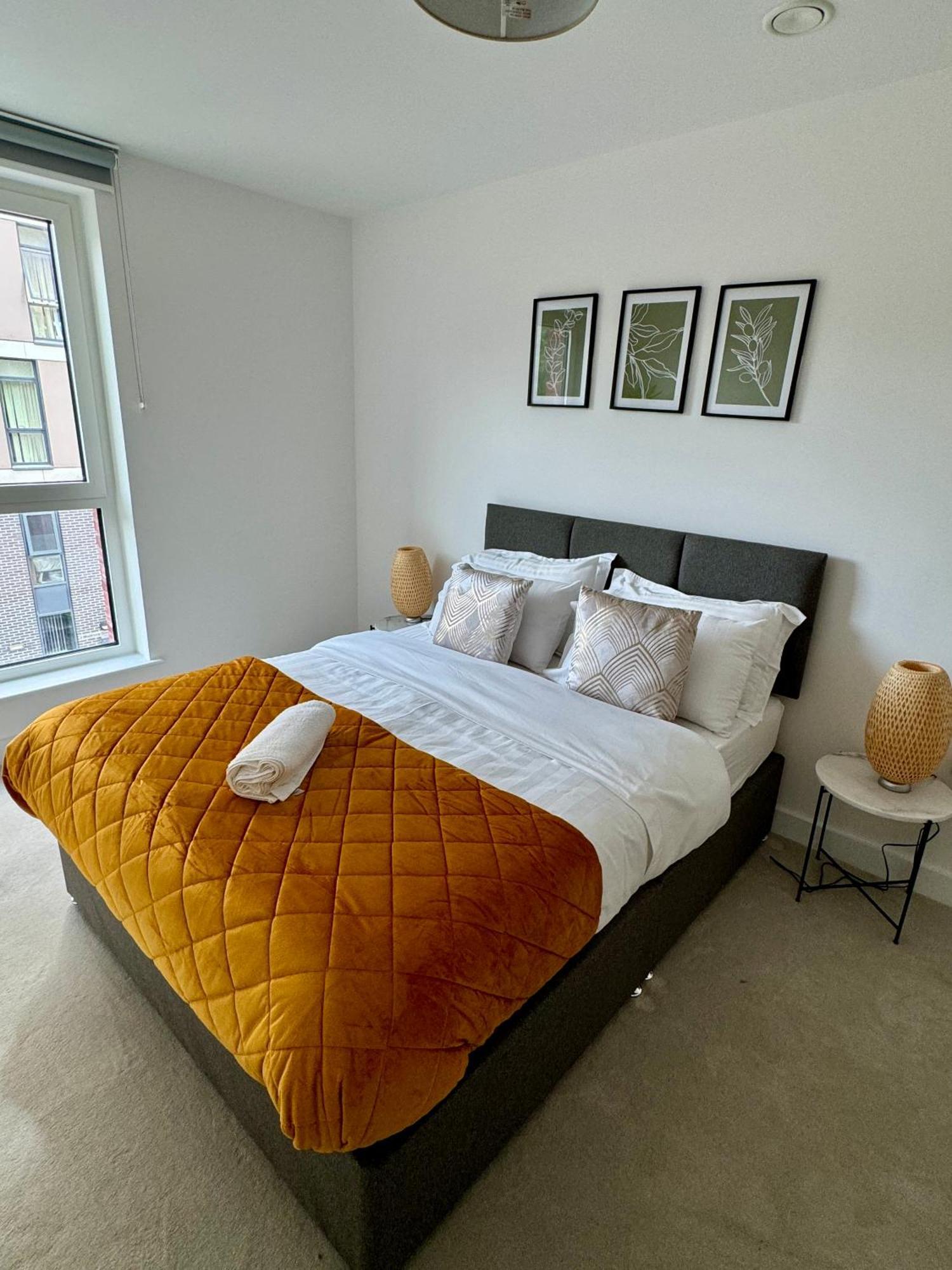Amazing In Canary Wharf Two Bedroom Appartement *